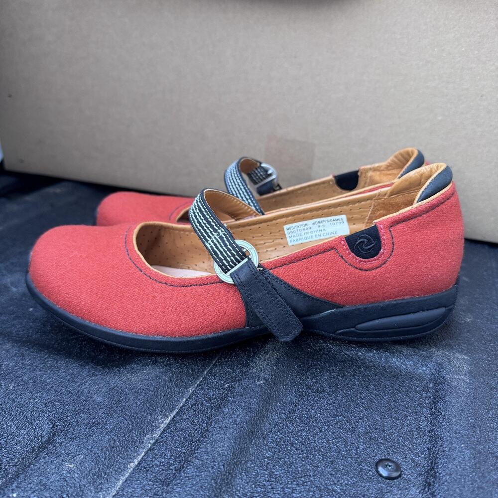 Meditation Mary Jane Shoes Womens Size 8.5 Red‎ Strap Comfort Flats 0907CS09 - Picture 3 of 12